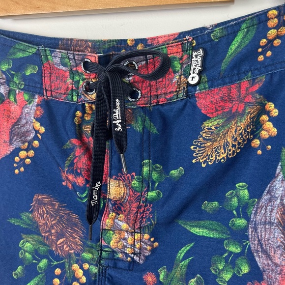 Mambo Surf Mens Boardshorts Drinking Beer Galah Bird Quick Dry Size XXL or 40 - Picture 2 of 11